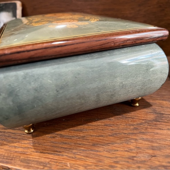 Romance music box from Italy. Works. Excellent shape. - Picture 5 of 5